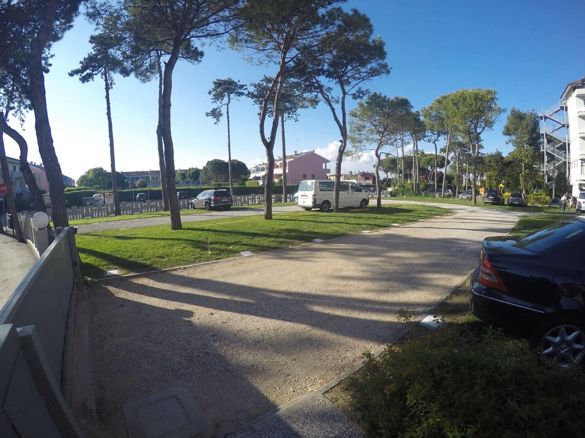 Residence Zenith Caorle Exterior foto